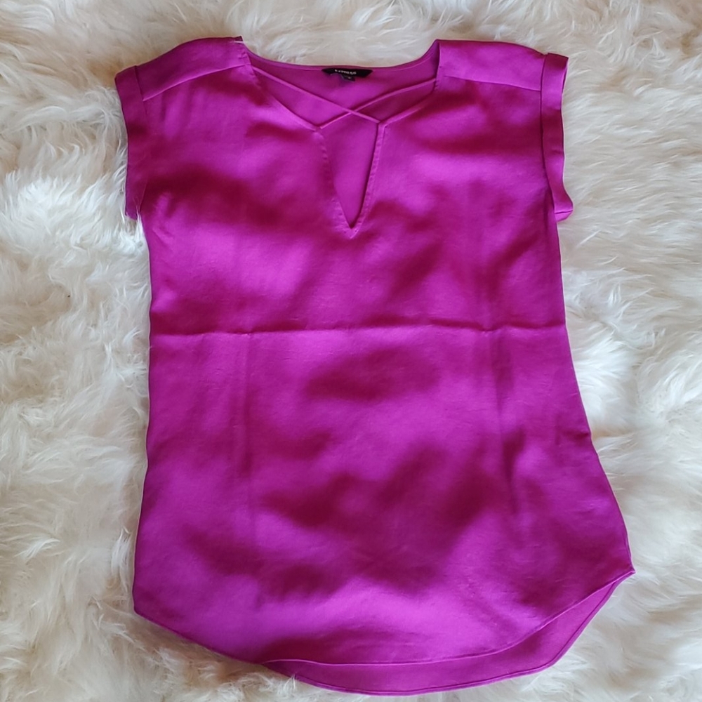 Beautiful Spring Magenta Top - Picture 2 of 4